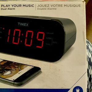 Timex clock am/fm clock radio with digital tuning  New in Box. Black & gray